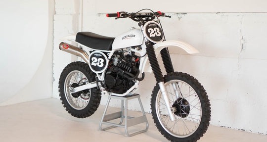 apresentando-hoodoo-uma-honda-xr350r-1983-customizada-00 - Apresentando "Hoodoo": Uma Honda XR350R 1983 customizada